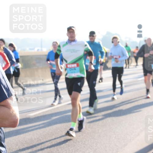 03.10.2025 - Köhlbrandbrückenlauf Lena Gebhardt http://msf.ph/oto/9071181 03.10.2025 09:24:34 Position 1  meine-sportfotos.de