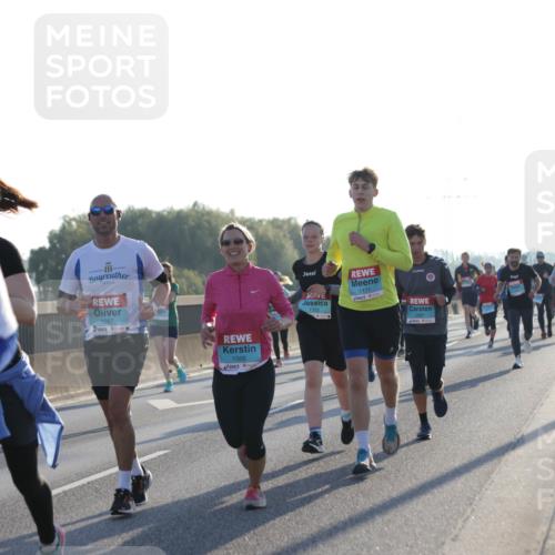 03.10.2025 - Köhlbrandbrückenlauf Jannik Wohlers http://msf.ph/oto/9071184 03.10.2025 09:17:47 Position 3 1567, 1566, 1335, 1111 meine-sportfotos.de