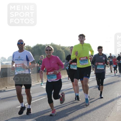 03.10.2025 - Köhlbrandbrückenlauf Jannik Wohlers http://msf.ph/oto/9071220 03.10.2025 09:17:48 Position 3 1331, 1567, 1566, 1335, 1111, 2587 meine-sportfotos.de