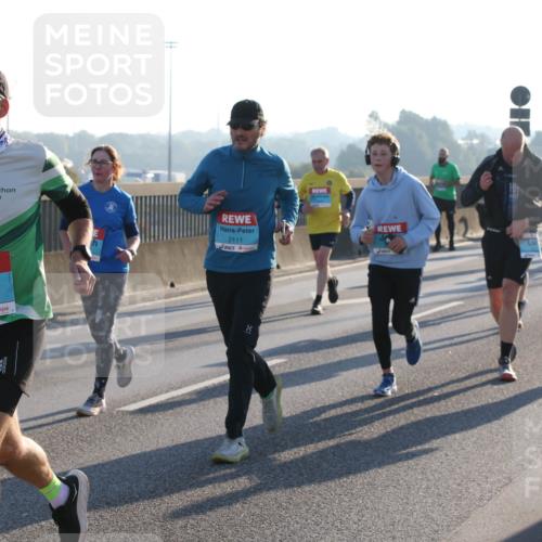 03.10.2025 - Köhlbrandbrückenlauf Lena Gebhardt http://msf.ph/oto/9071231 03.10.2025 09:24:35 Position 1 1813, 2111 meine-sportfotos.de
