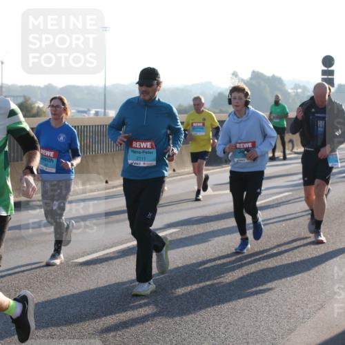03.10.2025 - Köhlbrandbrückenlauf Lena Gebhardt http://msf.ph/oto/9071235 03.10.2025 09:24:35 Position 1 2111, 1813 meine-sportfotos.de