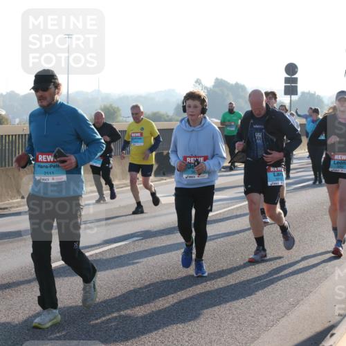 03.10.2025 - Köhlbrandbrückenlauf Lena Gebhardt http://msf.ph/oto/9071263 03.10.2025 09:24:35 Position 1 2111, 36, 3052 meine-sportfotos.de