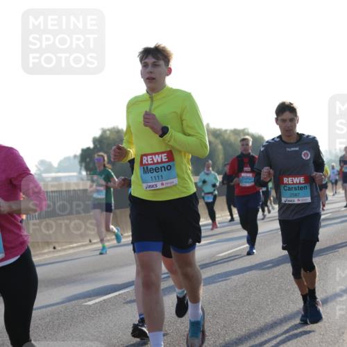 03.10.2025 - Köhlbrandbrückenlauf Jannik Wohlers http://msf.ph/oto/9071303 03.10.2025 09:17:49 Position 3 1566, 1111, 2587 meine-sportfotos.de