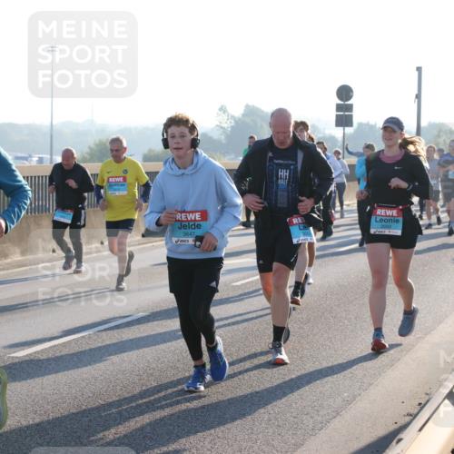 03.10.2025 - Köhlbrandbrückenlauf Lena Gebhardt http://msf.ph/oto/9071306 03.10.2025 09:24:36 Position 1 2111, 3647, 2050 meine-sportfotos.de