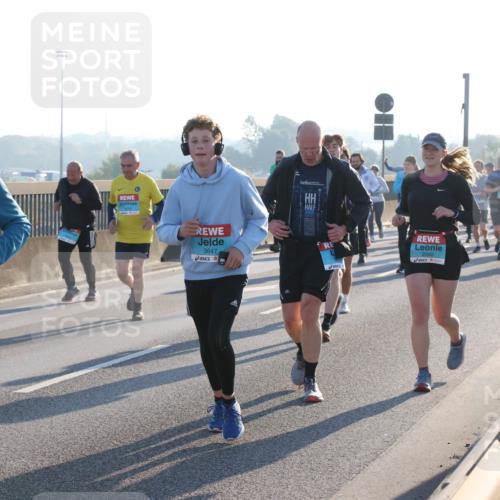 03.10.2025 - Köhlbrandbrückenlauf Lena Gebhardt http://msf.ph/oto/9071312 03.10.2025 09:24:36 Position 1 2111, 3647, 2050 meine-sportfotos.de