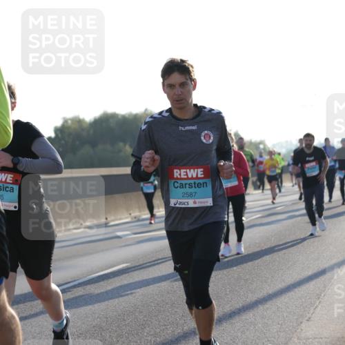 03.10.2025 - Köhlbrandbrückenlauf Jannik Wohlers http://msf.ph/oto/9071330 03.10.2025 09:17:49 Position 3 1111, 35, 2587 meine-sportfotos.de