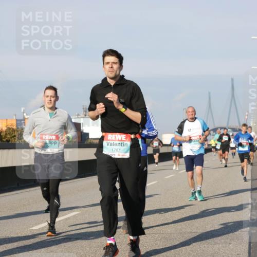 03.10.2025 - Köhlbrandbrückenlauf Jannik Wohlers http://msf.ph/oto/9071331 03.10.2025 09:49:40 Position 3 1767 meine-sportfotos.de