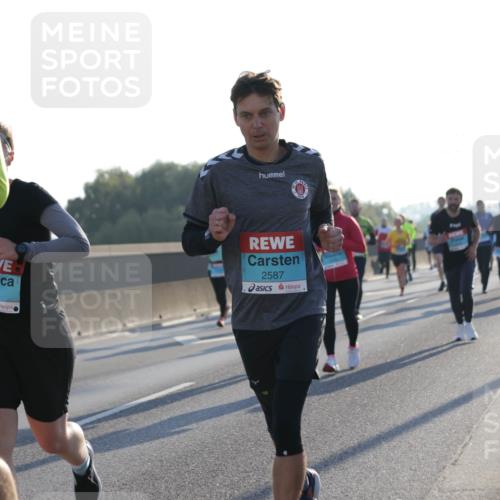 03.10.2025 - Köhlbrandbrückenlauf Jannik Wohlers http://msf.ph/oto/9071340 03.10.2025 09:17:49 Position 3 11, 335, 2587 meine-sportfotos.de