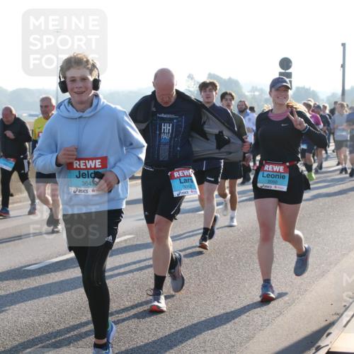 03.10.2025 - Köhlbrandbrückenlauf Lena Gebhardt http://msf.ph/oto/9071354 03.10.2025 09:24:36 Position 1 364, 3052, 2050 meine-sportfotos.de