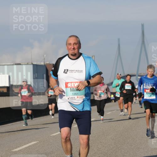 03.10.2025 - Köhlbrandbrückenlauf Jannik Wohlers http://msf.ph/oto/9071413 03.10.2025 09:49:42 Position 3 1351, 2920 meine-sportfotos.de