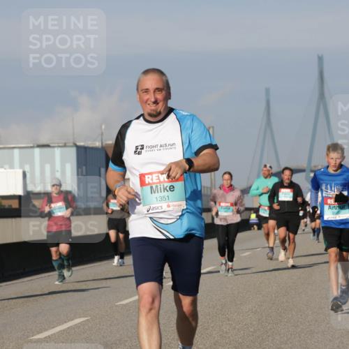 03.10.2025 - Köhlbrandbrückenlauf Jannik Wohlers http://msf.ph/oto/9071425 03.10.2025 09:49:42 Position 3 1351, 2920 meine-sportfotos.de