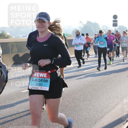 03.10.2025 - Köhlbrandbrückenlauf Lena Gebhardt http://msf.ph/oto/9071479 03.10.2025 09:24:38 Position 1 305, 2050 meine-sportfotos.de