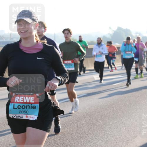 03.10.2025 - Köhlbrandbrückenlauf Lena Gebhardt http://msf.ph/oto/9071500 03.10.2025 09:24:38 Position 1 2050 meine-sportfotos.de