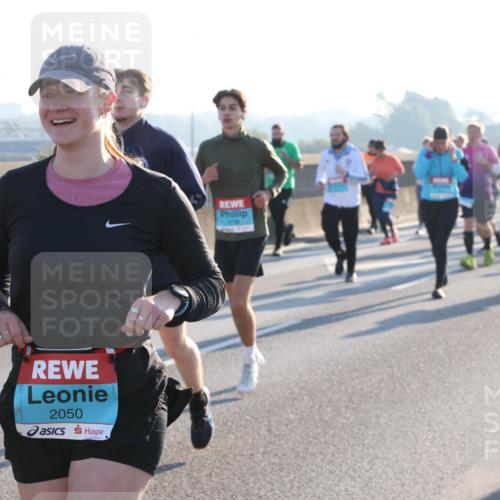 03.10.2025 - Köhlbrandbrückenlauf Lena Gebhardt http://msf.ph/oto/9071510 03.10.2025 09:24:38 Position 1 2050 meine-sportfotos.de