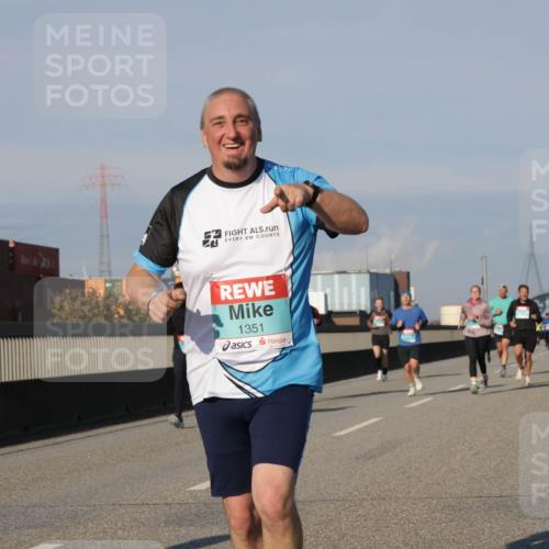 03.10.2025 - Köhlbrandbrückenlauf Jannik Wohlers http://msf.ph/oto/9071539 03.10.2025 09:49:43 Position 3 1351 meine-sportfotos.de