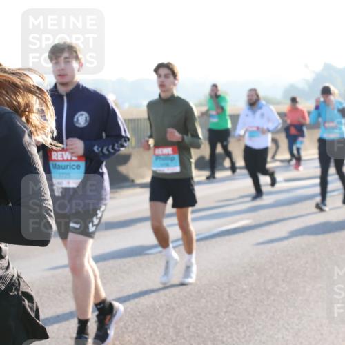 03.10.2025 - Köhlbrandbrückenlauf Lena Gebhardt http://msf.ph/oto/9071543 03.10.2025 09:24:39 Position 1 2050, 1725 meine-sportfotos.de