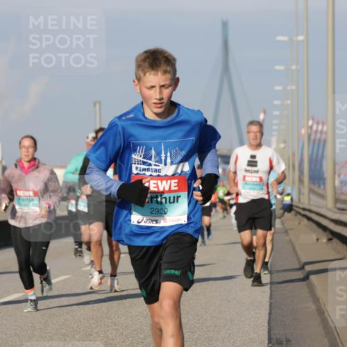 03.10.2025 - Köhlbrandbrückenlauf Jannik Wohlers http://msf.ph/oto/9071583 03.10.2025 09:49:45 Position 3 2920 meine-sportfotos.de