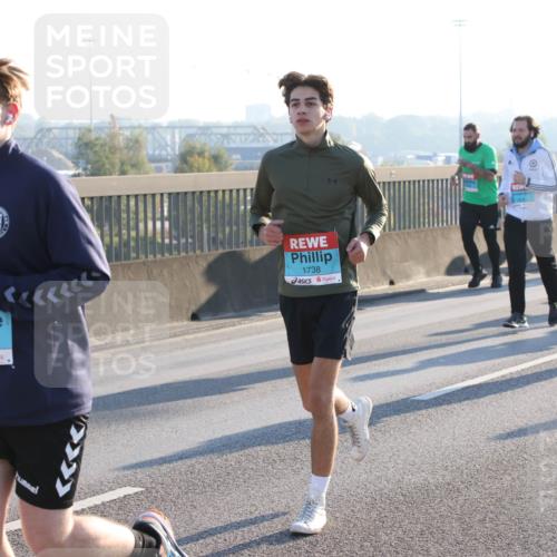 03.10.2025 - Köhlbrandbrückenlauf Lena Gebhardt http://msf.ph/oto/9071599 03.10.2025 09:24:39 Position 1 1725, 1738 meine-sportfotos.de