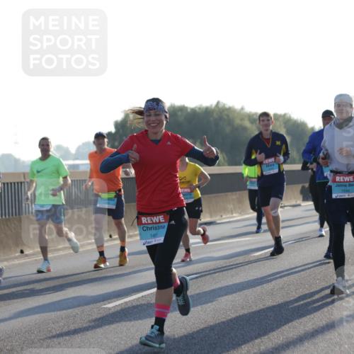 03.10.2025 - Köhlbrandbrückenlauf Jannik Wohlers http://msf.ph/oto/9071603 03.10.2025 09:17:55 Position 3 1520, 1461, 1544 meine-sportfotos.de