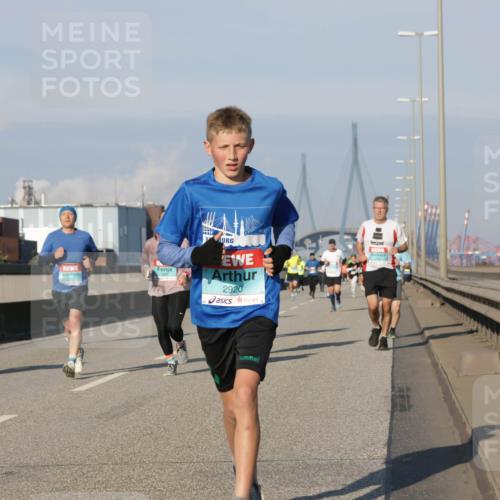 03.10.2025 - Köhlbrandbrückenlauf Jannik Wohlers http://msf.ph/oto/9071604 03.10.2025 09:49:46 Position 3 2920 meine-sportfotos.de