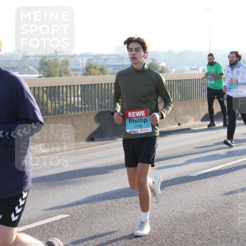 03.10.2025 - Köhlbrandbrückenlauf Lena Gebhardt http://msf.ph/oto/9071610 03.10.2025 09:24:39 Position 1 1725, 1738 meine-sportfotos.de