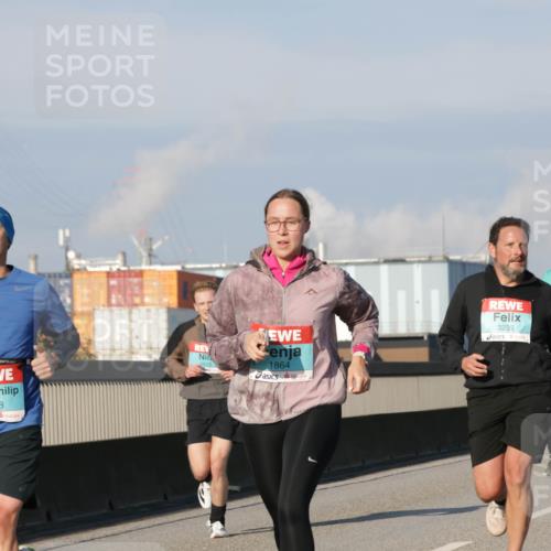 03.10.2025 - Köhlbrandbrückenlauf Jannik Wohlers http://msf.ph/oto/9071648 03.10.2025 09:49:48 Position 3 2798, 1623, 1864, 3235 meine-sportfotos.de