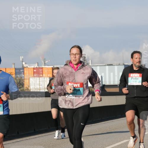 03.10.2025 - Köhlbrandbrückenlauf Jannik Wohlers http://msf.ph/oto/9071662 03.10.2025 09:49:48 Position 3 2798, 1864, 3235, 1325 meine-sportfotos.de