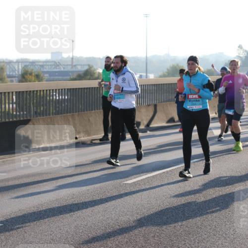 03.10.2025 - Köhlbrandbrückenlauf Lena Gebhardt http://msf.ph/oto/9071665 03.10.2025 09:24:40 Position 1 2304 meine-sportfotos.de