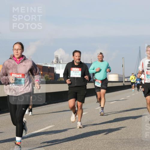 03.10.2025 - Köhlbrandbrückenlauf Jannik Wohlers http://msf.ph/oto/9071680 03.10.2025 09:49:49 Position 3 1864, 3235, 3236 meine-sportfotos.de