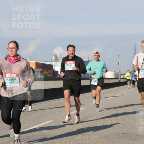 03.10.2025 - Köhlbrandbrückenlauf Jannik Wohlers http://msf.ph/oto/9071688 03.10.2025 09:49:49 Position 3 1864, 3235, 1306, 3236, 2 meine-sportfotos.de