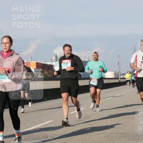 03.10.2025 - Köhlbrandbrückenlauf Jannik Wohlers http://msf.ph/oto/9071701 03.10.2025 09:49:49 Position 3 1864, 3235, 1326, 3236 meine-sportfotos.de