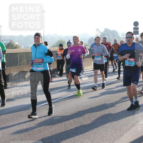 03.10.2025 - Köhlbrandbrückenlauf Lena Gebhardt http://msf.ph/oto/9071713 03.10.2025 09:24:41 Position 1 2476, 2304, 1655 meine-sportfotos.de