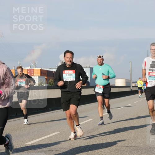 03.10.2025 - Köhlbrandbrückenlauf Jannik Wohlers http://msf.ph/oto/9071719 03.10.2025 09:49:49 Position 3 1864, 3235, 3236 meine-sportfotos.de