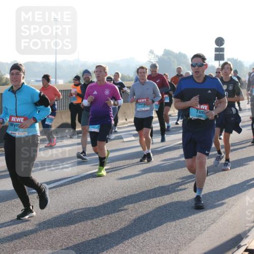 03.10.2025 - Köhlbrandbrückenlauf Lena Gebhardt http://msf.ph/oto/9071723 03.10.2025 09:24:41 Position 1 2304, 3562, 1655 meine-sportfotos.de