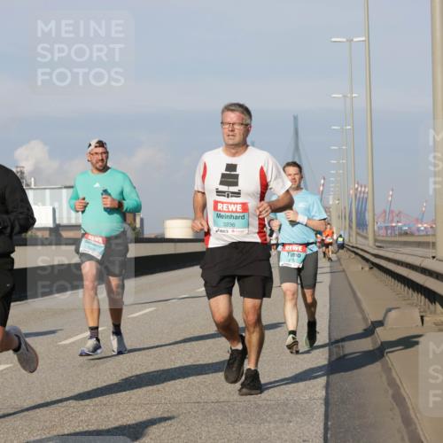 03.10.2025 - Köhlbrandbrückenlauf Jannik Wohlers http://msf.ph/oto/9071733 03.10.2025 09:49:50 Position 3 3235, 1326, 3236 meine-sportfotos.de