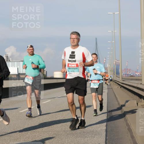 03.10.2025 - Köhlbrandbrückenlauf Jannik Wohlers http://msf.ph/oto/9071739 03.10.2025 09:49:50 Position 3 3235, 1326, 3236, 2732 meine-sportfotos.de