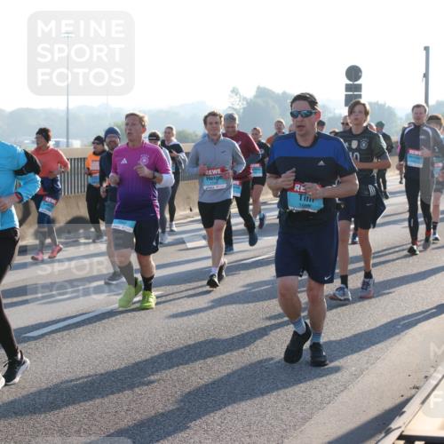 03.10.2025 - Köhlbrandbrückenlauf Lena Gebhardt http://msf.ph/oto/9071749 03.10.2025 09:24:41 Position 1 2304, 3562, 1655, 3097 meine-sportfotos.de