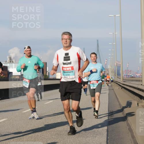 03.10.2025 - Köhlbrandbrückenlauf Jannik Wohlers http://msf.ph/oto/9071774 03.10.2025 09:49:50 Position 3 3235, 3236 meine-sportfotos.de