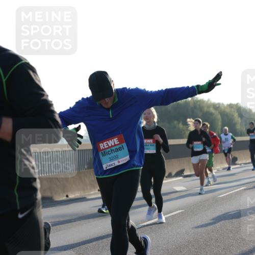 03.10.2025 - Köhlbrandbrückenlauf Jannik Wohlers http://msf.ph/oto/9071778 03.10.2025 09:17:58 Position 3 604, 476, 3202, 1407 meine-sportfotos.de