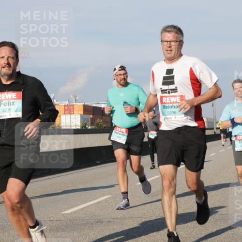03.10.2025 - Köhlbrandbrückenlauf Jannik Wohlers http://msf.ph/oto/9071786 03.10.2025 09:49:51 Position 3 3235, 1326, 3236, 2732 meine-sportfotos.de