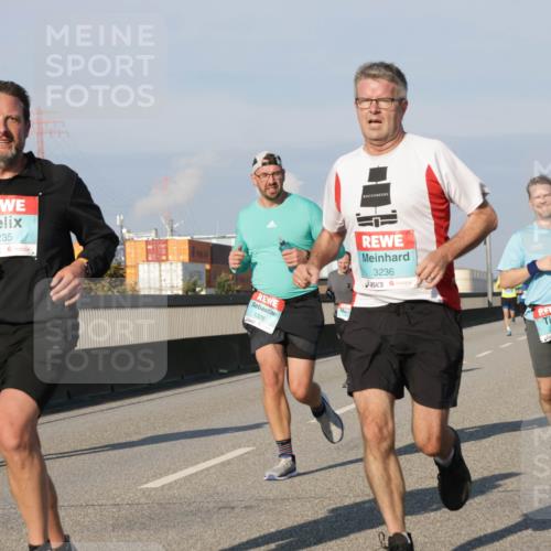 03.10.2025 - Köhlbrandbrückenlauf Jannik Wohlers http://msf.ph/oto/9071793 03.10.2025 09:49:51 Position 3 3235, 1326, 3236 meine-sportfotos.de