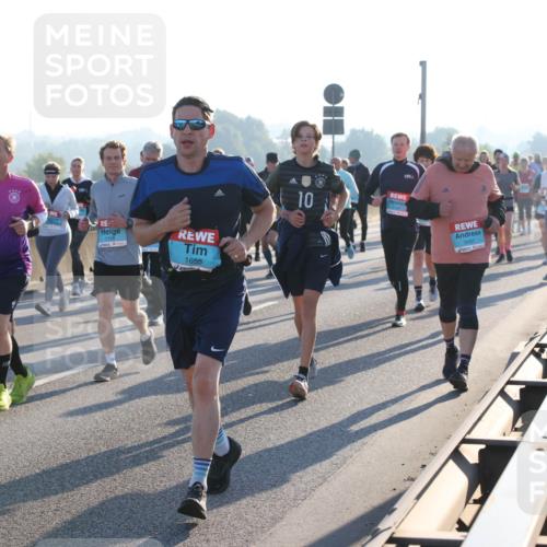 03.10.2025 - Köhlbrandbrückenlauf Lena Gebhardt http://msf.ph/oto/9071795 03.10.2025 09:24:42 Position 1 1655, 1108, 10, 3147, 3097 meine-sportfotos.de