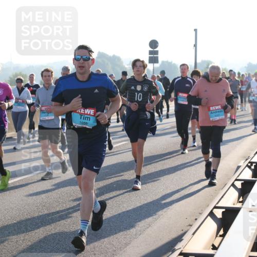 03.10.2025 - Köhlbrandbrückenlauf Lena Gebhardt http://msf.ph/oto/9071801 03.10.2025 09:24:42 Position 1 1108, 1655, 10, 3097 meine-sportfotos.de