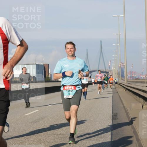 03.10.2025 - Köhlbrandbrückenlauf Jannik Wohlers http://msf.ph/oto/9071807 03.10.2025 09:49:51 Position 3 3236, 2732 meine-sportfotos.de
