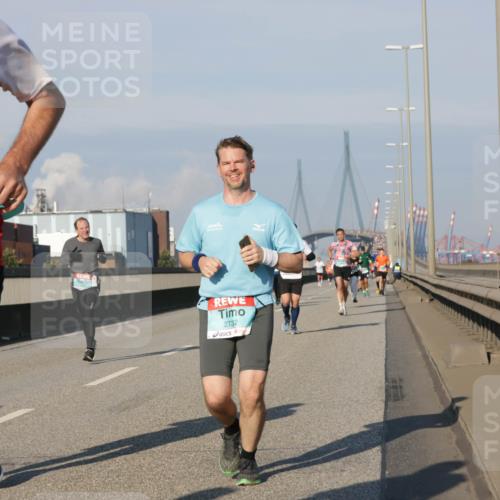 03.10.2025 - Köhlbrandbrückenlauf Jannik Wohlers http://msf.ph/oto/9071821 03.10.2025 09:49:52 Position 3 3236, 2732 meine-sportfotos.de