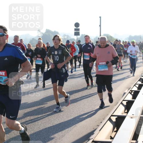 03.10.2025 - Köhlbrandbrückenlauf Lena Gebhardt http://msf.ph/oto/9071832 03.10.2025 09:24:42 Position 1 1655, 10, 3097 meine-sportfotos.de
