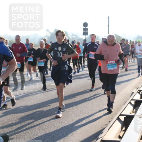 03.10.2025 - Köhlbrandbrückenlauf Lena Gebhardt http://msf.ph/oto/9071843 03.10.2025 09:24:42 Position 1 1655, 10, 3097 meine-sportfotos.de