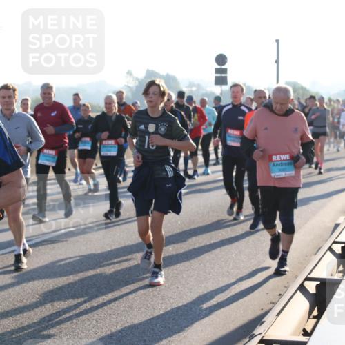03.10.2025 - Köhlbrandbrückenlauf Lena Gebhardt http://msf.ph/oto/9071866 03.10.2025 09:24:43 Position 1 1655, 3097 meine-sportfotos.de