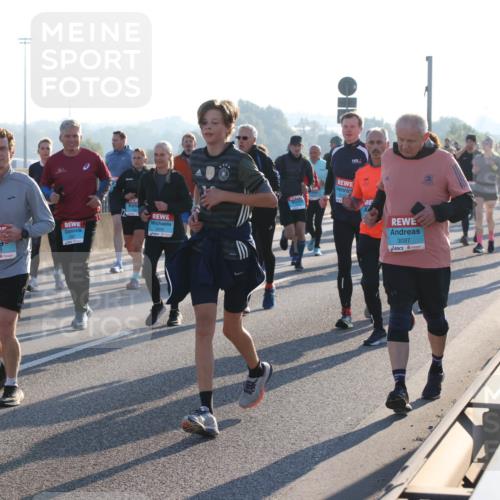 03.10.2025 - Köhlbrandbrückenlauf Lena Gebhardt http://msf.ph/oto/9071873 03.10.2025 09:24:43 Position 1 1108, 2435, 3097 meine-sportfotos.de