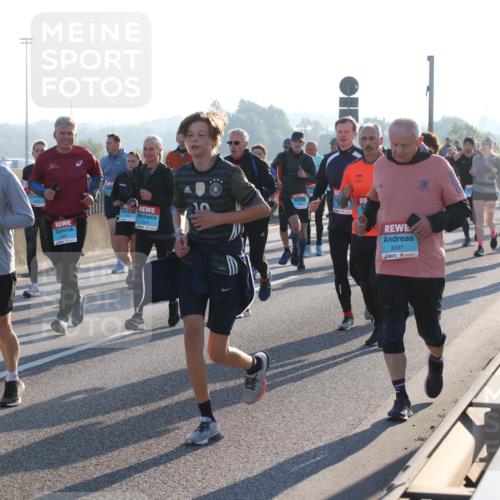 03.10.2025 - Köhlbrandbrückenlauf Lena Gebhardt http://msf.ph/oto/9071889 03.10.2025 09:24:43 Position 1 1108, 3097 meine-sportfotos.de
